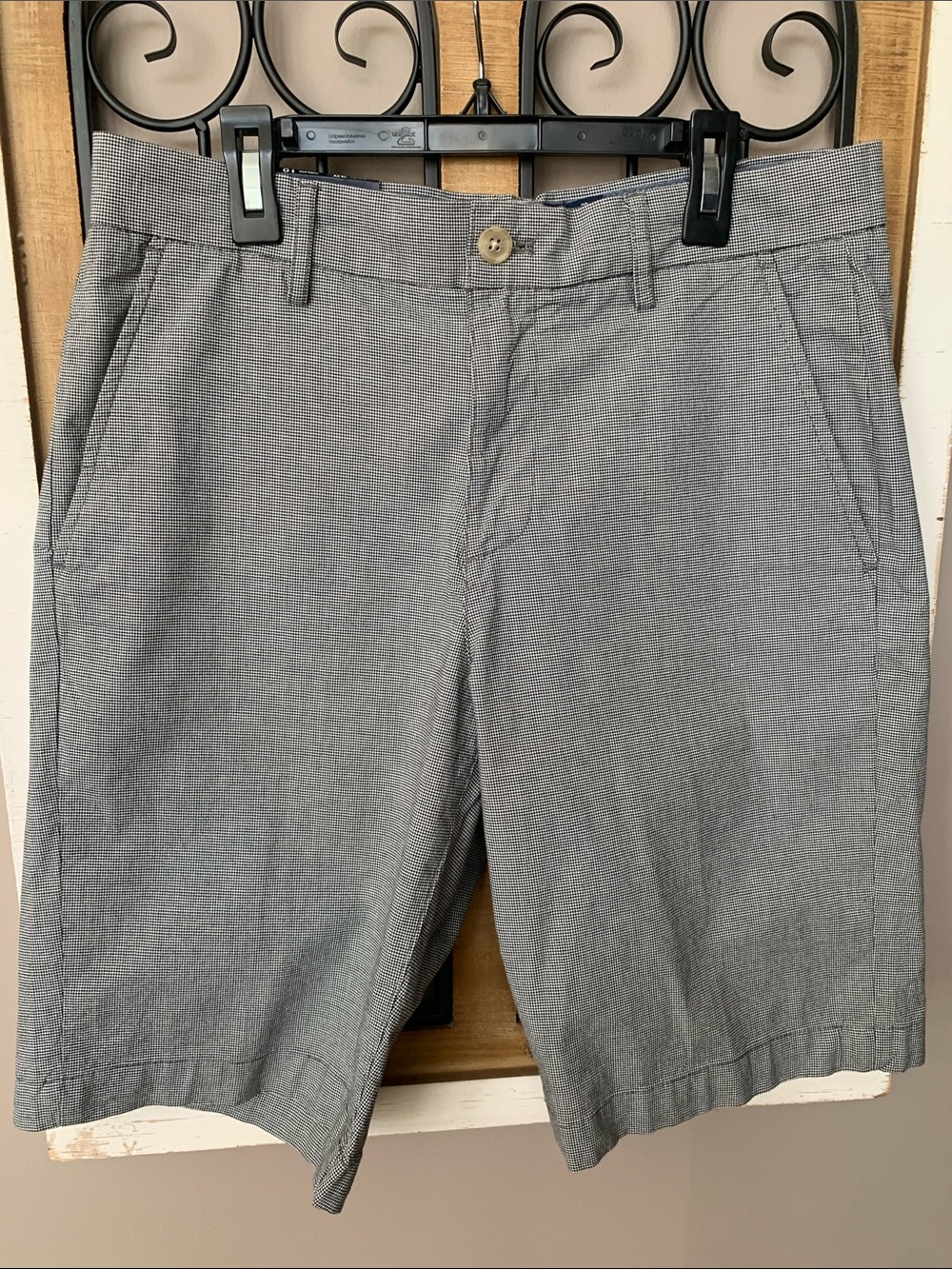 Chaps Men's Gray Flat Front Shorts